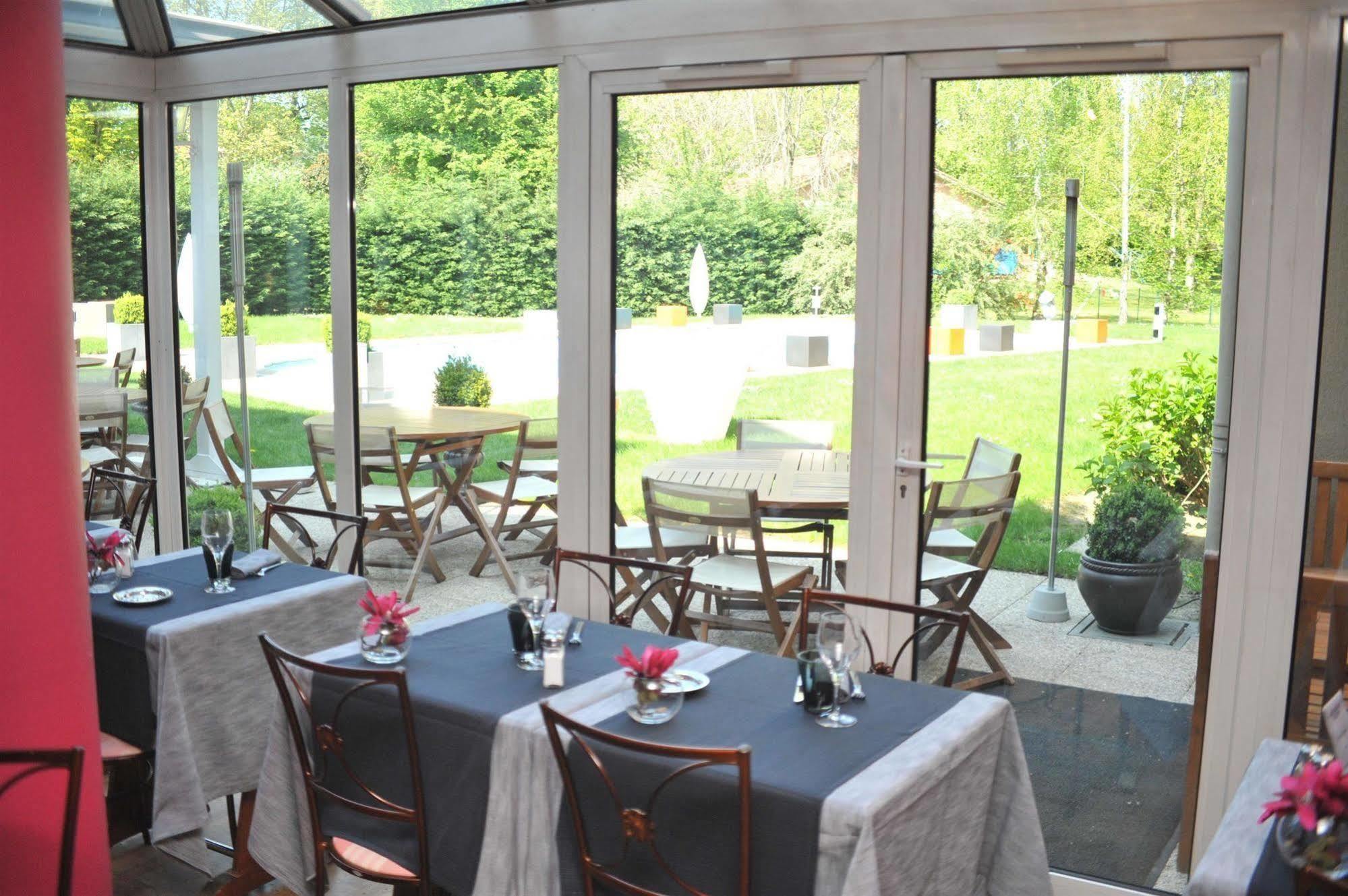 Hotel Full Colors Craponne Restaurant photo